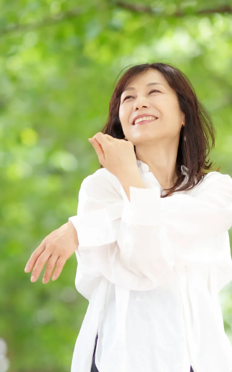 いきいきとした高齢女性のファーストビュー